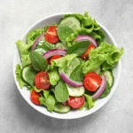 سالاد فصل تزیین شده با گوجه